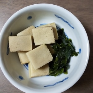 レンジで簡単！高野豆腐とわかめの白だし煮